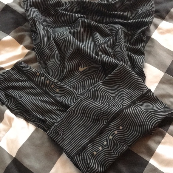 Women’s NIKE Dri-Fit Black Gray FINGERPRINT Design Leggings Sz M - Picture 3 of 11
